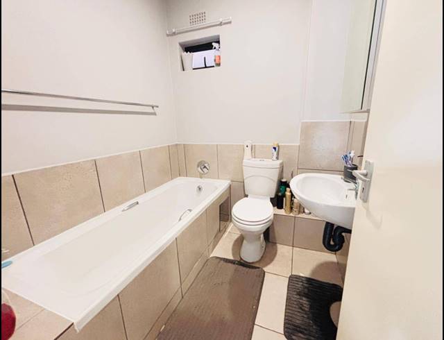 2 bed property to rent in RIVERSIDE VIEW